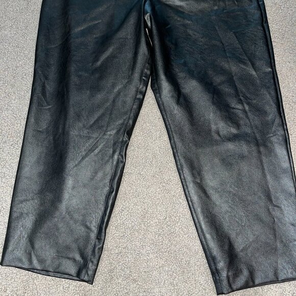 SPANX Black Vegan Faux Leather Pull On 5 Pocket Cropped Jeans  NWOT  Size XL - Picture 3 of 10